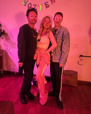 Barbara Alyn Woods Instagram - Nobody, anytime, anywhere on the planet can throw a party like @natalynlind @alyviaalind @emilylind with @kaicaster @wspskyy All of you made a coupla Pisces mommas feel sooo special. We are beyond lucky to live our lives with such caring, creative, giving souls. I love you with my whole 💗 and feel grateful for you every single day. 💗💗💗