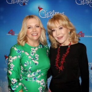 Barbara Eden Instagram - Well, look who I caught up with! Darling @melissajoanhart !! Long time but such warm and happy memories as her great Aunt Irma (though I mistakenly said Ida earlier!) SILENCE! Tee-hee! -B #sabrinatheteenagewitch #magic #witches #melissajoanhart