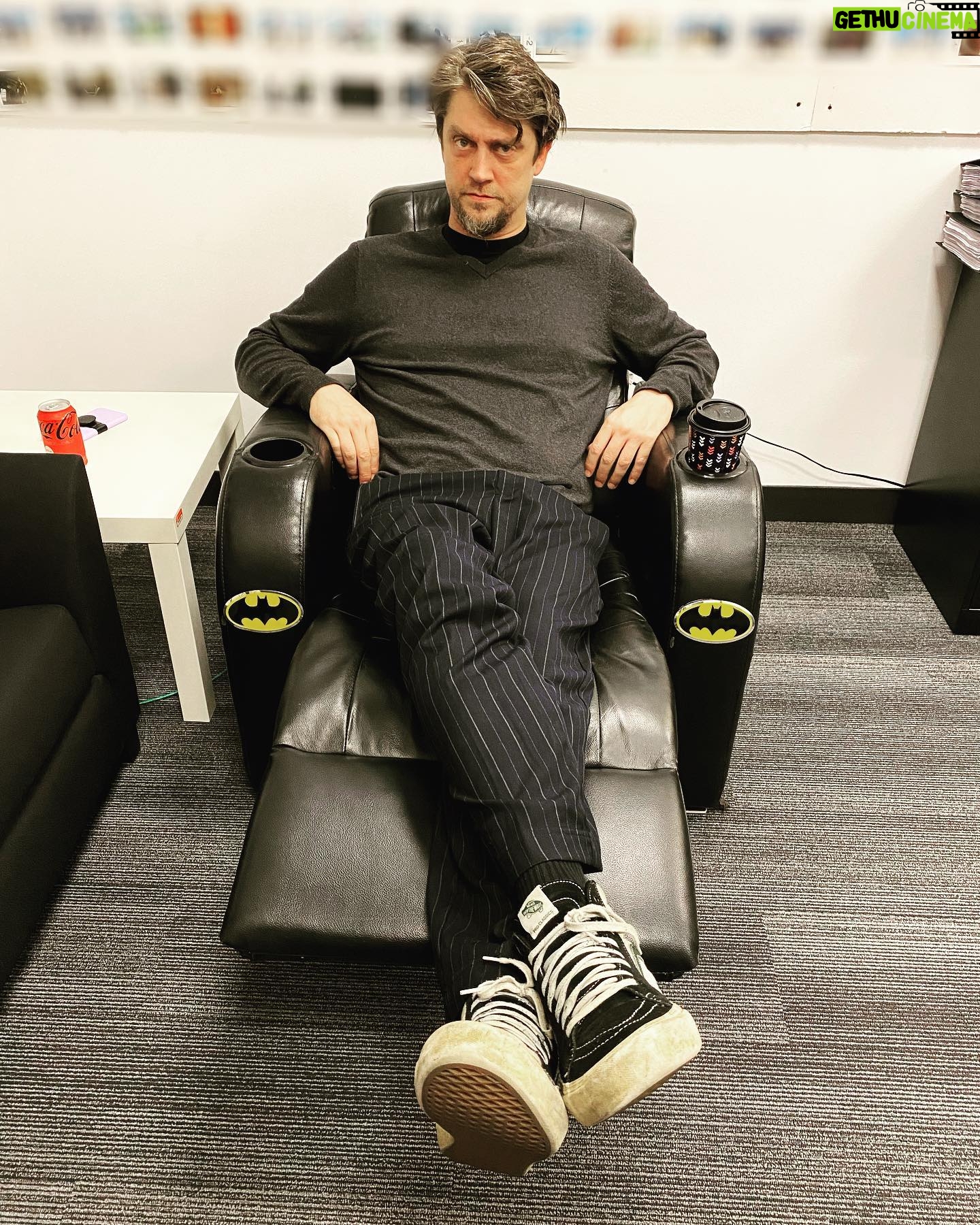 Bárbara Muschietti - 13.2K Likes - Coffee, chocolate and two lazy boys. Post ! @andy_muschietti @ café, chocolate y dos poltronas . Post produccion! @theflashmovie