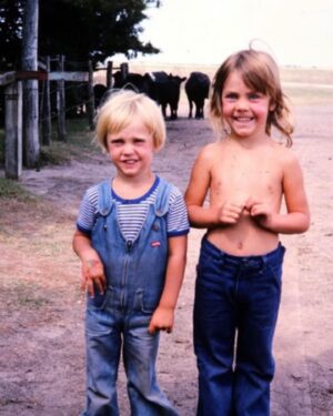 Bárbara Muschietti Instagram - Feliz cumple aparato!!!! Happy Birthday @andy_muschietti. 
49 añitos desde que llegaste al mundo. Que honor tenerte de hermano.