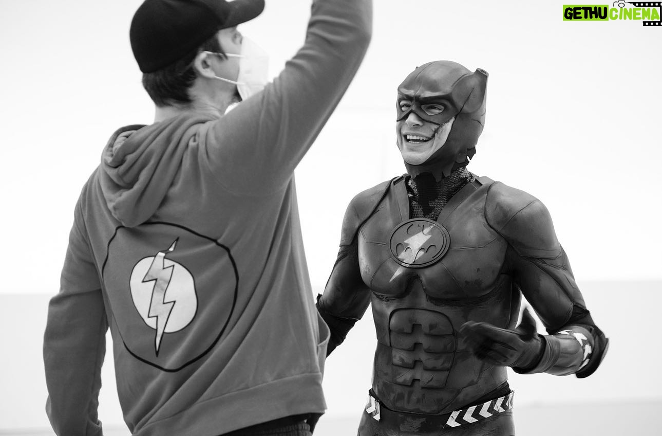 Bárbara Muschietti - 13.3K Likes - @andy_muschietti and a Barry.
@dctheflash #almostthere #theflash 🇦🇷Andy y un Barry #yallega 📸 by @cbj_photo