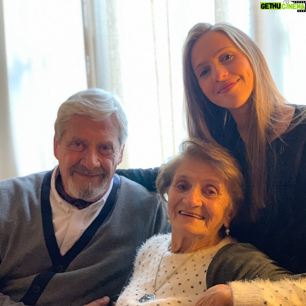 Bárbara Muschietti - 9.8K Likes - Papi Happy Birthday! Thank you for taking us everywhere when we were kids and thank you for letting us take you everywhere now that we are older. Greatest dad, best friend, best serve! Stop fighting with mom 🤣we love you hasta el infinito. 🇦🇷 Feliz cumple Pa! Gracias por llevarnos a todos lados cuando éramos chicos, y gracias por dejar que te llevemos a todos lados ahora que somos menos chicos . Mejor padre, mejor amigo, mejor saque. No te pelees con mami.🤣Te queremos hasta el infinito.