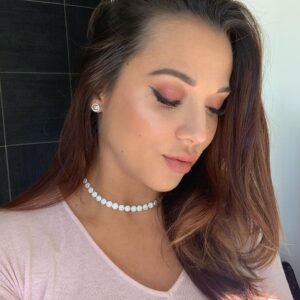 Barbara Lune Instagram - Bientôt 2020 !!! ❤️ Prête pour attaquer l’année avec mes cils par ma copine Megane chez @afavoritenails 😍
Elle a ouvert son salon dans le golf de saint Tropez (Gassin) 
N’hésitez pas à la contacter elle est top je suis fan 🔥🔥🔥
Je suis trop contente pour mes premières photos avec bébé 😋 
Je vous mets toutes ces prestations juste dessous ! Son salon est ouvert toute l’année ❤️ Salon de beauté spécialisé dans l’onglerie et le regard ✨

Prestations proposées : * semi permanent * Gel & rallongement au chablon
* Beauté des pieds complète ( gommage ... ) * Extension de cils ( cils à cils / Russe ) * Réhaussement de cil & teinture * Épilation sourcil & teinture 
Situation : les Cyclades, route de Saint-Tropez, 83580 Gassin ☎️ 06 35 18 32 18 
@afavoritenails