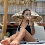 Barbara Lune Instagram – Vibes magiques à Ibiza ✨

Après une soirée inoubliable hier soir où j’ai eu la chance de chanter sur cette île enchanteresse 🎤🏝️

Aujourd’hui, je me détends avec style, un délicieux cocktail à la main, merci à @okuhotels pour l’accueil🍹💕

Qui d’autre rêve de vacances ici ? 💭

PS : L’abus d’alcool est dangereux pour la santé, à consommer avec modération ⚠️

#ibizavibes #okuhotels #liveperfomance #summerinibiza