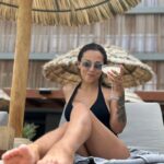 Barbara Lune Instagram – Vibes magiques à Ibiza ✨

Après une soirée inoubliable hier soir où j’ai eu la chance de chanter sur cette île enchanteresse 🎤🏝️

Aujourd’hui, je me détends avec style, un délicieux cocktail à la main, merci à @okuhotels pour l’accueil🍹💕

Qui d’autre rêve de vacances ici ? 💭

PS : L’abus d’alcool est dangereux pour la santé, à consommer avec modération ⚠️

#ibizavibes #okuhotels #liveperfomance #summerinibiza