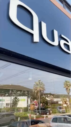 Barbara Lune Instagram - Hello les amis ! 

On est hyper content de vous annoncer que nous avons choisis @quadro_toulon pour les dressings de notre future maison à #cavalairesurmer ! 

#sponsorisé 

Des #dressings sur mesure au savoir faire français 🇫🇷
Fabriqué en France ! 

On a tellement hâte de vous montrer notre #projet ! 
N’hésitez pas à les contacter pour les vôtres ! 
 
Merci à @trait_dunion pour la déco de Quadro Toulon ! 

#decoration #dressingsurmesure #madeinfrance #litescamotable #cuisines  #rangements #bibliotheques #sousescalier #autourdulit #verriere #interieur #ideeamenagement #ameublement #sponsorisé