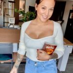 Barbara Lune Instagram – Plus que 6 kilos à perdre ! 

Pour fêter ça j’ai fait du shopping ! Ça faisait une éternité ! 🥰 

Quel style vous préférez? 1,2,3,4 ou 5 ? 😍

Il y a jusqu’à 85% de réduction sur leur site ! C’est maintenant ou jamais ! ❤️

Avec mon code : Lune22

@sheinfrance_
#SHEINblackfriday #SHEINgoodfinds #Sponsorisé

Photo 1 : 
SHEIN X Stephanie Durant Sweetheart Neck Raglan Sleeve Sweater	7510722
Et 
High Waist Slant Pocket Skinny Jeans	6248377

Photo 2 : 
Solid Slim Fit Cami Bodysuit	10267928
Et
SHEIN PETITE Drop Shoulder Double Breasted Pocket Patched Overcoat	6332992
Et
High Waist Slant Pocket Skinny Jeans	6248377

Photo 3:
Turtleneck Ribbed Knit Tee & Flare Skirt	7242517

Photo 4:
THE ROLLING STONES Mouth And Letter Graphic V Neck Tee	10856795

Photo 5:
Boat Neck Lace Up Cuff Batwing Sleeve Sweater Without Belt	11603852
Et
Solid High Waisted Biker Shorts	2041774