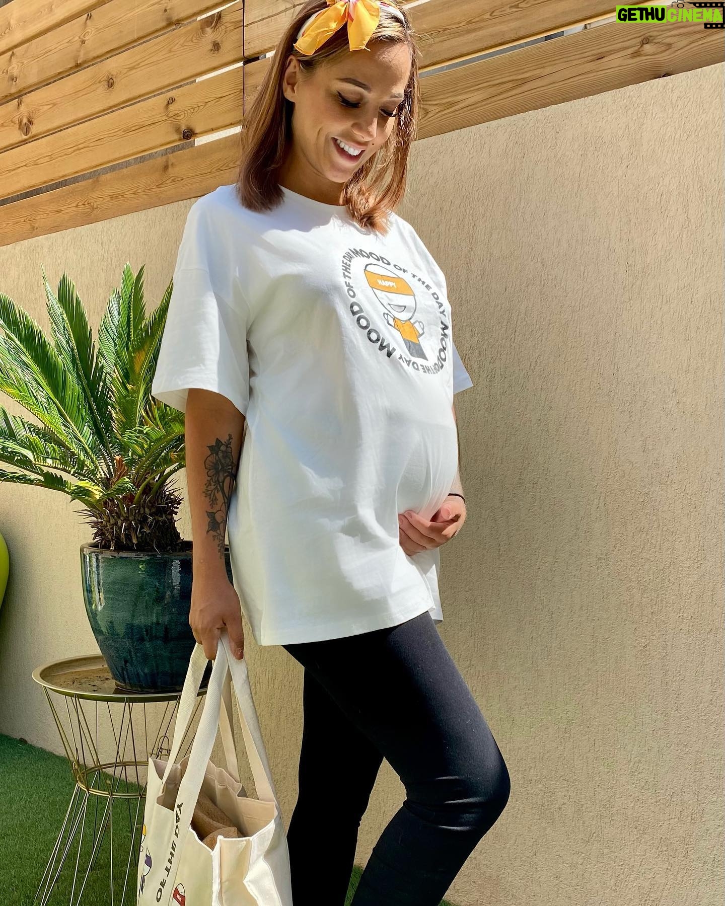 Barbara Lune Instagram - La collection Mood of the day par @sheinfrance_ vous invite à partager vos émotions sans tabou ❤️ Ou comment allier le style et la bonne cause avec Psychodon 🙏🏼 Mon mood c’est contente et impatiente, hâte de rencontrer le petit frère d’esteban ❤️ et toi quel est ton mood !? Dis moi en commentaire ! #cquoitonmood #SHEINCaresformentalhealth #sheinx #sponsorisé