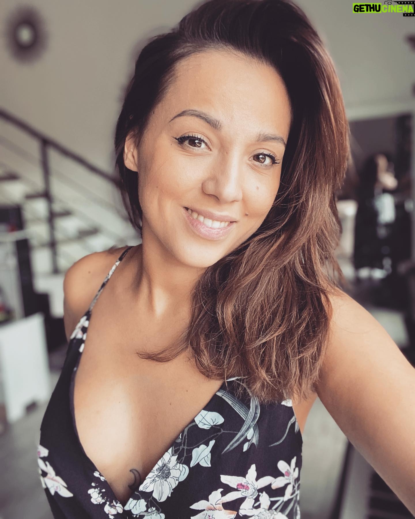 Barbara Lune Instagram - La meuf est tellement contente d’avoir perdu 3kgs qu’elle se fait déjà la garde robe pour cet été avec @sheinfrance_ ! ❤️ Vous préférez la 1,2 ou 3?! 😍 #SHEINwintersale est en cours. #sponsorisé Code : LUNE23 (-15% supplémentaire sans minimum d'achats sur tout le site français)