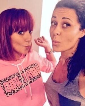 Barbara Lune Instagram - 🤰🏻en même temps 😱❤️
.
En 2015 notre 1er rencontre dans les anges 7 a Rio @barbaralune_officiel 🥰 le petit coup de cœur a été immédiat pour toutes  les 2 🥰
.
Le temps a passé, on a garder notre passion de la chanson, mais on a aussi construit nos vies de femmes.
.
Aujourd’hui on se retrouve presque voisine et enceinte en même temps 😱🤰🏻❤️😍
Truc de fou 7 ans après 😅
.
La vie nous réserve de belles surprises parfois.
Par contre la connerie n’a pas disparu 🤣🤣🤣🤣🤣
.
Sur la 3ème photo c’était justement pendant cette période en 2015 quel âge avait-on? Lol 😅☺️
.
C’est de @barbaralune_officiel dont je vous parle dans les épisodes YouTube maintenant vous avez un visage sur ce nom 🥰

Bisous à tous bonne soirée