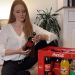 Barbara Meier Instagram – Anzeige 
PET-Mehrweg spart Material! 
Wusstet Ihr, dass die PET-Mehrweg-Flaschen von Coca-Cola mehrmals befüllt werden? Das ist natürlich gerade im Sinn der Nachhaltigkeit wirklich wichtig! Damit dieser Mehrweg funktioniert, müssen wir aber alle mitmachen und fleißig unsere Flaschen zurückbringen! 
In den nächsten Wochen werde ich Euch noch viel mehr spannende Fakten und Vorteile von PET-Mehrweg-Flaschen zeigen. 
Ich freue mich, wenn Ihr Euch auch für das Thema interessiert und wir gemeinsam mit Coca-Cola den Mehrweg gehen! 

Ich habe ja meistens PET-Mehrwegflaschen zuhause und bringe die leeren Kästen und Flaschen fleißig zurück. 
Und ich freue mich, wenn ich Kratzer auf Flaschen entdecke, denn das ist ja ein Zeichen, dass die Flasche (schon öfter) wiederbefüllt wurde. 
Macht Ihr Euch auch Gedanken zu Mehrweg?

#CocaCola #CokeMehrweg #Mehrweg