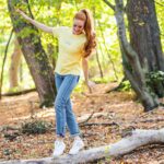 Barbara Meier Instagram - ᴬᴺᶻᴱᴵᴳᴱ 🍁🍂 Ich liebe es, im Herbst mit meinen Kindern durch den Wald zu gehen und vor allem alle großen und kleinen Tiere im Wald zu entdecken. Dazu haben wir heute passend die neue Folge von Bibi&Tina “Pst, Waldtiere!” angehört. Ich finde es toll, wenn Hörspiele für Kinder so tolle Themen haben, die man dann als Mama noch weiter erklären und zeigen kann. Und vor allem hab ich als Kind auch schon so gern Bibi&Tina angehört 😄 Wie schön, dass es Marie-Therese auch so gut gefällt! 🐴 @bibiundtina_original #hörspiel #bibiundtina #waldtiere #naturerleben #mom