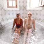Barbara Meier Instagram – Taking an ice bath and learning new breathing techniques with @iceman_hof ❄️
Such an inspiring person! And with him I even got over my aversion to freezing cold water 💪🏻
Thank you @vasjmorgan , @taikawaititi & @ritaora for these very inspiring hours!
– – – – –
Kennt Ihr Wim Hof? Ein unglaublich inspirierender Mensch mit einer wirklich positiven Energie. Obwohl ich sonst kaltes Wasser überhaupt nicht mag, hab ich mich nach seinem Vortrag in ein Bad mit Eiswürfeln gelegt. Und: es war gar nicht so schlimm 😂
#wimhof #iceman #ibiza #motivation #icebath #freezing #breathing #bathing
(c) photos @tiziano.raw & Klemens