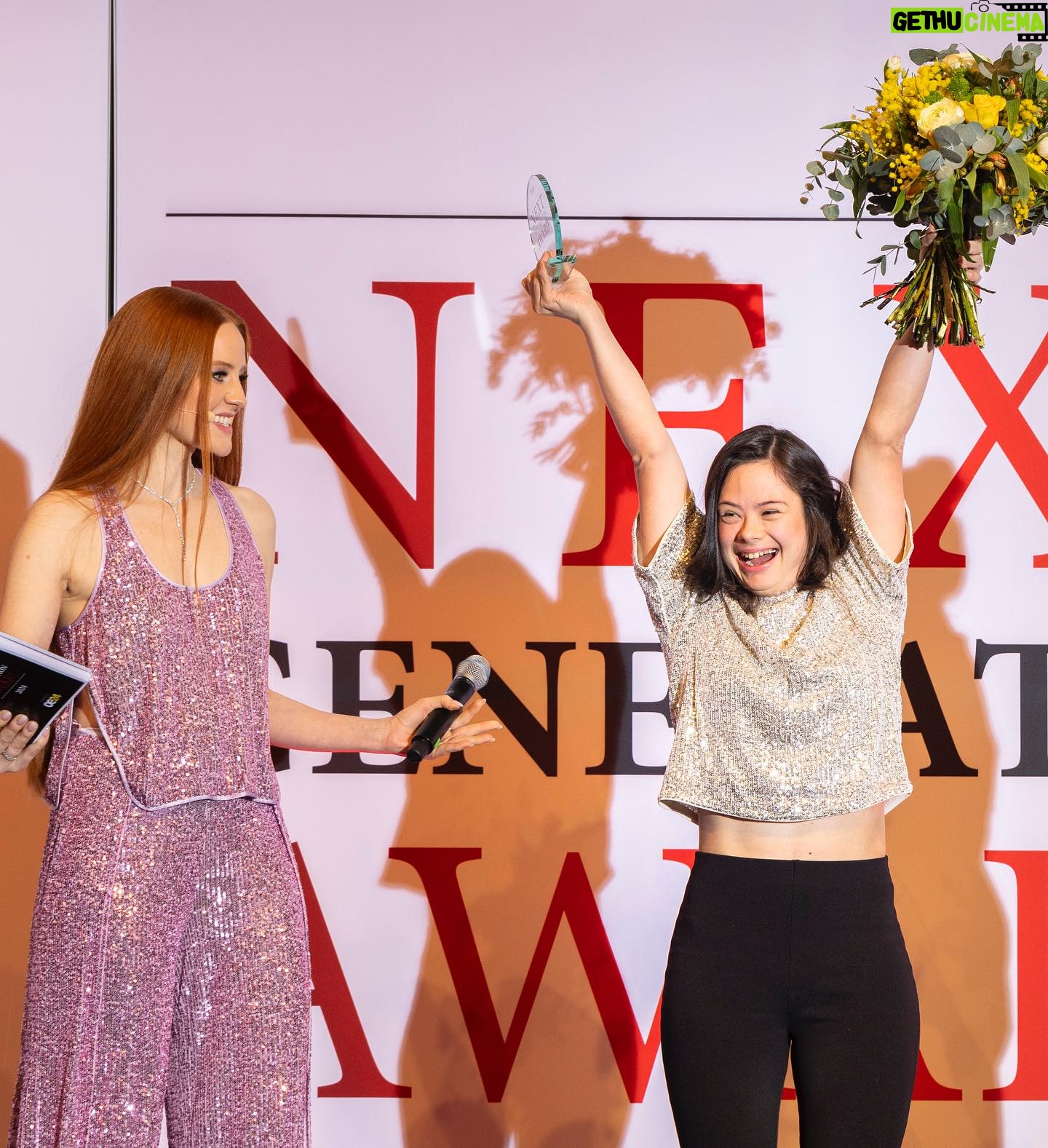 Barbara Meier Instagram - Diese Woche durfte ich die ersten Next Generation Awards der Mediengruppe Österreich moderieren. Es hat unglaublichen Spaß gemacht und ich durfte tolle Talente der neuen Generation kennenlernen! Danke an mein tolles Team und die wirklich angenehme Arbeit ☺️ @jenny.magin @oe24.at Styling by @themikeyork Schmuck @bucherer Outfit @tomford Schuhe @humanicshoes Agent: @drbinh 😎 Photos: (c) Philipp Lipiarski & Johannes Kernmayer