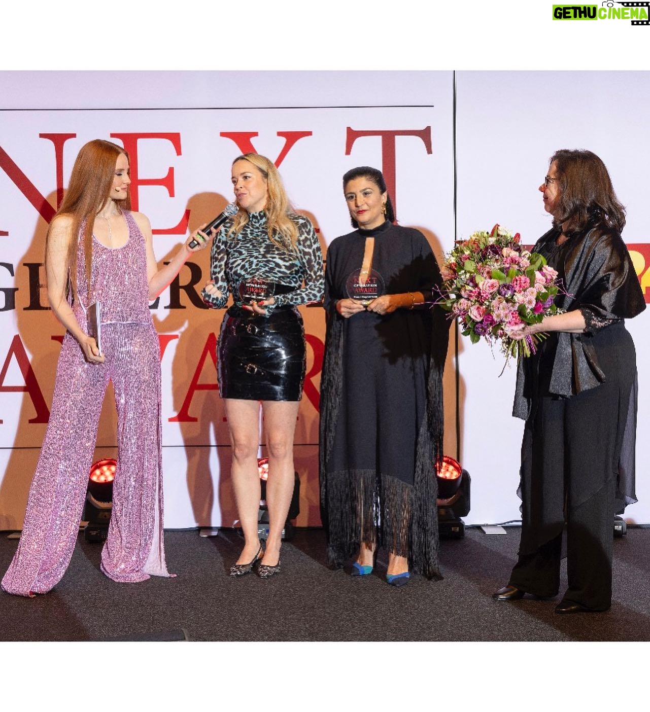 Barbara Meier Instagram - Diese Woche durfte ich die ersten Next Generation Awards der Mediengruppe Österreich moderieren. Es hat unglaublichen Spaß gemacht und ich durfte tolle Talente der neuen Generation kennenlernen! Danke an mein tolles Team und die wirklich angenehme Arbeit ☺️ @jenny.magin @oe24.at Styling by @themikeyork Schmuck @bucherer Outfit @tomford Schuhe @humanicshoes Agent: @drbinh 😎 Photos: (c) Philipp Lipiarski & Johannes Kernmayer