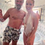 Barbara Meier Instagram – Taking an ice bath and learning new breathing techniques with @iceman_hof ❄️
Such an inspiring person! And with him I even got over my aversion to freezing cold water 💪🏻
Thank you @vasjmorgan , @taikawaititi & @ritaora for these very inspiring hours!
– – – – –
Kennt Ihr Wim Hof? Ein unglaublich inspirierender Mensch mit einer wirklich positiven Energie. Obwohl ich sonst kaltes Wasser überhaupt nicht mag, hab ich mich nach seinem Vortrag in ein Bad mit Eiswürfeln gelegt. Und: es war gar nicht so schlimm 😂
#wimhof #iceman #ibiza #motivation #icebath #freezing #breathing #bathing
(c) photos @tiziano.raw & Klemens