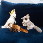 Barbara Meier Instagram - ᴬᴺᶻᴱᴵᴳᴱ Wie Ihr wisst, unterstütze ich den WWF ja schon seit Jahren und bin ganz begeistert von all den tollen Produkten, die sie in ihrem neuen Onlineshop anbieten. 🖤🤍 Es ist ja leider immer noch nicht ganz einfach, cool designte, fair produzierte Kleidung zu finden. Da ist es so praktisch, wenn man dann einen Anlaufpunkt hat, wo man wirklich drauf vertrauen kann, dass alles, was man dort findet auf jeden Fall mit ressourcenschonenden Prozessen und nachhaltigen Herstellungsverfahren produziert wurde. Zudem fließen alle Erlöse des WWF Onlineshops in die Arten- und Naturschutzprojekte des WWF Deutschland. 🌍 Und ich hab sogar eine kleine Überraschung für meine Kleinen gefunden. Marie-Therese hat gelernt, was ein Buschbaby ist und war ganz verwirrt, wieso ein Busch Babys bekommen kann. 😂 ❤️ Den Shop findet Ihr unter: shop.wwf.de @wwfmarket @wwf_deutschland @veja #fairfashion #sustainablefashion #nachhaltigkeit #wwf #sustainability