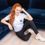 Barbara Meier Instagram - ᴬᴺᶻᴱᴵᴳᴱ Wie Ihr wisst, unterstütze ich den WWF ja schon seit Jahren und bin ganz begeistert von all den tollen Produkten, die sie in ihrem neuen Onlineshop anbieten. 🖤🤍 Es ist ja leider immer noch nicht ganz einfach, cool designte, fair produzierte Kleidung zu finden. Da ist es so praktisch, wenn man dann einen Anlaufpunkt hat, wo man wirklich drauf vertrauen kann, dass alles, was man dort findet auf jeden Fall mit ressourcenschonenden Prozessen und nachhaltigen Herstellungsverfahren produziert wurde. Zudem fließen alle Erlöse des WWF Onlineshops in die Arten- und Naturschutzprojekte des WWF Deutschland. 🌍 Und ich hab sogar eine kleine Überraschung für meine Kleinen gefunden. Marie-Therese hat gelernt, was ein Buschbaby ist und war ganz verwirrt, wieso ein Busch Babys bekommen kann. 😂 ❤️ Den Shop findet Ihr unter: shop.wwf.de @wwfmarket @wwf_deutschland @veja #fairfashion #sustainablefashion #nachhaltigkeit #wwf #sustainability