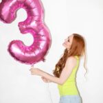Barbara Meier Instagram – Wahnsinn, dass meine „Kleine“ jetzt schon 3 Jahre alt ist 🙈
Die Zeit vergeht so schnell und ich würde am liebsten jeden Moment für immer festhalten. Ich kann mich noch so gut an den ersten kleinen Schrei erinnern, den ich von ihr gehört habe und jetzt sitzen wir gemeinsam am Tisch und können schon richtige ‚Gespräche‘ führen. (Langsam werden ihre Argumente auch immer besser und immer öfter muss ich zugeben, dass sie bei einer „Diskussion“ Recht hat 😄 Wobei… das könnte auch dran liegen, dass das Stillen mich echt vergesslich macht und ihr Gedächtnis wirklich gut ist 😂)

#3yearsold #mylittlegirl #proudmommy #girlsmom