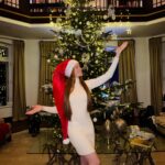 Barbara Meier Instagram - Ich hoffe, Ihr hattet alle ein wundervolles und gesegnetes Weihnachtsfest ⭐️🎄 Wir hatten einen wunderschönen Tag als Familie mit tollem Essen (gekocht von Papa 🙏🏻), gemeinsamem Schmücken des Weihnachtsbaumes, Vorlesen der Weihnachtsgeschichte (Aufgaben von Mama), gemeinsamer ruhiger Zeit am Nachmittag und natürlich auch ein paar Geschenken. Und das schönste war, dass Marie-Therese all diese Aktivitäten gleich schön fand und es ihr nicht nur um die Geschenke ging. Vor dem Schlafen gehen wollte sie die Geschichte von Maria, Josef und dem Jesus Kindlein nochmal vorgelesen bekommen. ☺️Weihnachten ist so viel mehr als Geschenke 🙏🏻 Wünsche Euch noch schöne Feiertage und hoffe, Ihr könnt die Zeit mit Euren liebsten verbringen! ❤️