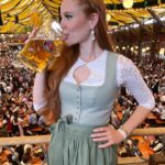 Barbara Meier Instagram - 🍻 Auf eine friedliche Wiesn! 🍻 Freue mich so sehr, nach zwei Corona- und einer Schwangerschafts-Pause endlich wieder beim Oktoberfest zu sein!! ❤️ Ich liebe unsere Bayerische Kultur, die Tracht, Musik, das Essen und das Bier! 😄 #oktoberfest #dirndl #angermaier #angermaierxbarbarameier #mydirndl #nachhaltigkeit #fairfashion #wiesn #tracht #anstich