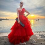 Barbara Meier Instagram – ✨ Venice nights ✨
Supporting @amfar to hopefully one day “Making AIDS history” 🙏🏻
Danke @evapoleschinski für das wundervolle „Venedig-Kleid“ und danke Klemens für zwei wunderschöne Tage auf „unserer“ Insel ❤️
Bin so stolz, dass du die AIDS Forschung schon seit über 10 Jahren unterstützt!!
#makingaidshistory #amfar #venice #sanclemente #venedig #evapoleschinski