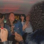 Barbara Opsomer Instagram - Mon séjour parisien touche à sa fin, et le moment est venu de retrouver ma vie de maman et mon petit garçon. Revenir à Paris, c'est comme renouer avec une partie de moi-même que j'avais mise en pause. C'est une bouffée d'air frais ✨ Mais ce qui me bouleverse le plus, c'est de réaliser quelle chance extraordinaire j'ai d'avoir des amis aussi exceptionnels. Vous êtes la lumière qui brille dans les moments sombres. À très vite, ma chère ville des lumières. Et à vous, mes amis précieux, je vous porte dans mon cœur, où que je sois ❤️