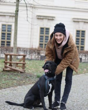 Barbora Jánová Instagram - Dneska jsme s #baluthepes dělali rozhovor pro @lifee.cz! Až to bude venku, dám vám vědět. O čem to bude? Překvapivě O psech a lidech. O společném soužití, radostech i starostech a o mé spolupráci s @utulek.dogsy, který můžete podpořit na @doniocz. Odkaz najdete v mém biu. Budeme vám vděční. 🐾
Za foto děkuji @novakovavarizvody 
#dogs #dog #mylifewithdogs #utulek #utulekdogsy #laska #psilaska