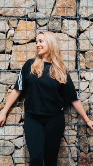 Barbora Krajčírová Instagram - Pokojne si daj na každom zariadení iný cvičebný program. S @fitshaker môžeš cvičit hocikedy a hocikde. To je na tom to naj 🙌🏻 ja si idem poslednú dobu pilates, tabatu a sexy body💪🏻 a ako vidíte, striedať zariadenia, nie je žiaden problém 🥰

let ´s go! 

#fitshaker spolupraca