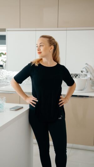 Barbora Krajčírová Instagram - Pozitívne naladení ľudia sú dôležití v každej oblasti. Rovnako aj pri cvičení… vedia vás oveľa ľahšie namotivovať. @fitshaker má skvelých trénerov, odborníkov, poradcov na výživu… ak sa chcete zapojiť do Plavkovej výzvy, môžete tak urobiť do 6.5.2024 ❤️ ja už sa neviem dočkať 😎☀️ zdravie je prvoradé, nezabúdajme 💪🏻 #fitshaker #plavkovavyzva