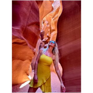 Barbora Mottlová Instagram - Další ohromující výlet 🤩 Antilopí kaňon, waw waw waw😍🔥🏜️ Fotky bez úprav i dobarvení..

#nofilterneeded #mustsee #antelopecanyon #arizona