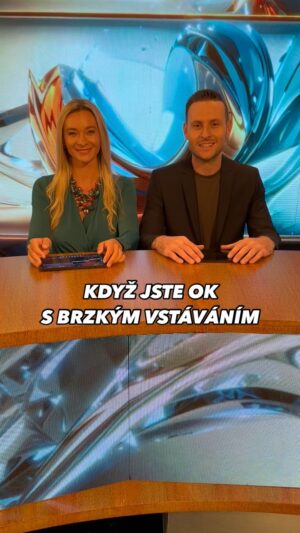 Barbora Mottlová Instagram - Jak to vypadá po ránu ve studiu, když musíte vstávat už v 5:30? Milujeme OK START 💜

#novatelevize #oktv #okstart #moderatori #primyprenos