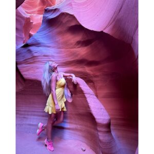 Barbora Mottlová Instagram - Další ohromující výlet 🤩 Antilopí kaňon, waw waw waw😍🔥🏜️ Fotky bez úprav i dobarvení..

#nofilterneeded #mustsee #antelopecanyon #arizona