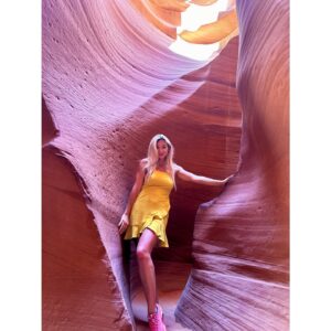 Barbora Mottlová Instagram - Další ohromující výlet 🤩 Antilopí kaňon, waw waw waw😍🔥🏜️ Fotky bez úprav i dobarvení..

#nofilterneeded #mustsee #antelopecanyon #arizona