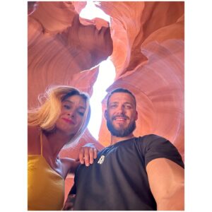 Barbora Mottlová Instagram - Další ohromující výlet 🤩 Antilopí kaňon, waw waw waw😍🔥🏜️ Fotky bez úprav i dobarvení..

#nofilterneeded #mustsee #antelopecanyon #arizona