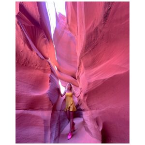 Barbora Mottlová Instagram - Další ohromující výlet 🤩 Antilopí kaňon, waw waw waw😍🔥🏜️ Fotky bez úprav i dobarvení..

#nofilterneeded #mustsee #antelopecanyon #arizona