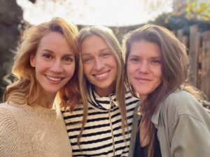 Barbora Mudrová Instagram - Spojily jsme síly při pomoci jednotlivým dětem z dětských domovů, děly se zázraky.
♥️
@veronikakasakova @tereza_sindlerova @dobrevilydetem