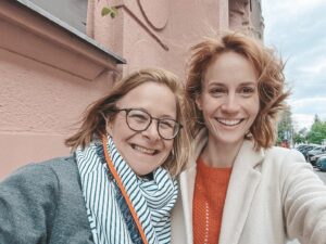 Barbora Mudrová Instagram - Zažít herecký workshop s tím, koho pracovně obdivujete, je skvělý, ale navíc se spolu ještě skamarádit je prostě 🤍.

#petraspalkova #acting #workshop #masterclass #happyness #grateful