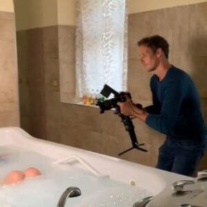 Barbora Poláková Instagram - Dneska jsme dotočili poslední díl dokumentu Naše lázně pro ČT. Ráno na Pradědu, odpoledne ve Velkých Losinách... Ať žijou borůvkový knedlíky a Praděd ❄️❄️❄️ 7) rejža a jeho scénář. Příští týden nás čeká ještě dotáčka jednoho dílu ve Varech a tradá do postprodukce. 🕺