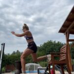 Barbora Votíková Instagram - I’m random and so is this dump 😸 1. Proud mama of @galactico_club 2. Při mých tréninkách nebyl prošlápnut ani jeden mamky květináč🙏🏻 židle ale rozvrzaná a taťka lehce kyselej 😁3. Dej to na fish eye - to bude cool 4. 💋5. 🤜🏼🤛🏼🤍🤍 6. espresso tonic season 7. reunited po 2 letech 🧤 8. vloguju 9. felt delete might cute later 10. good news happy dance⌛️