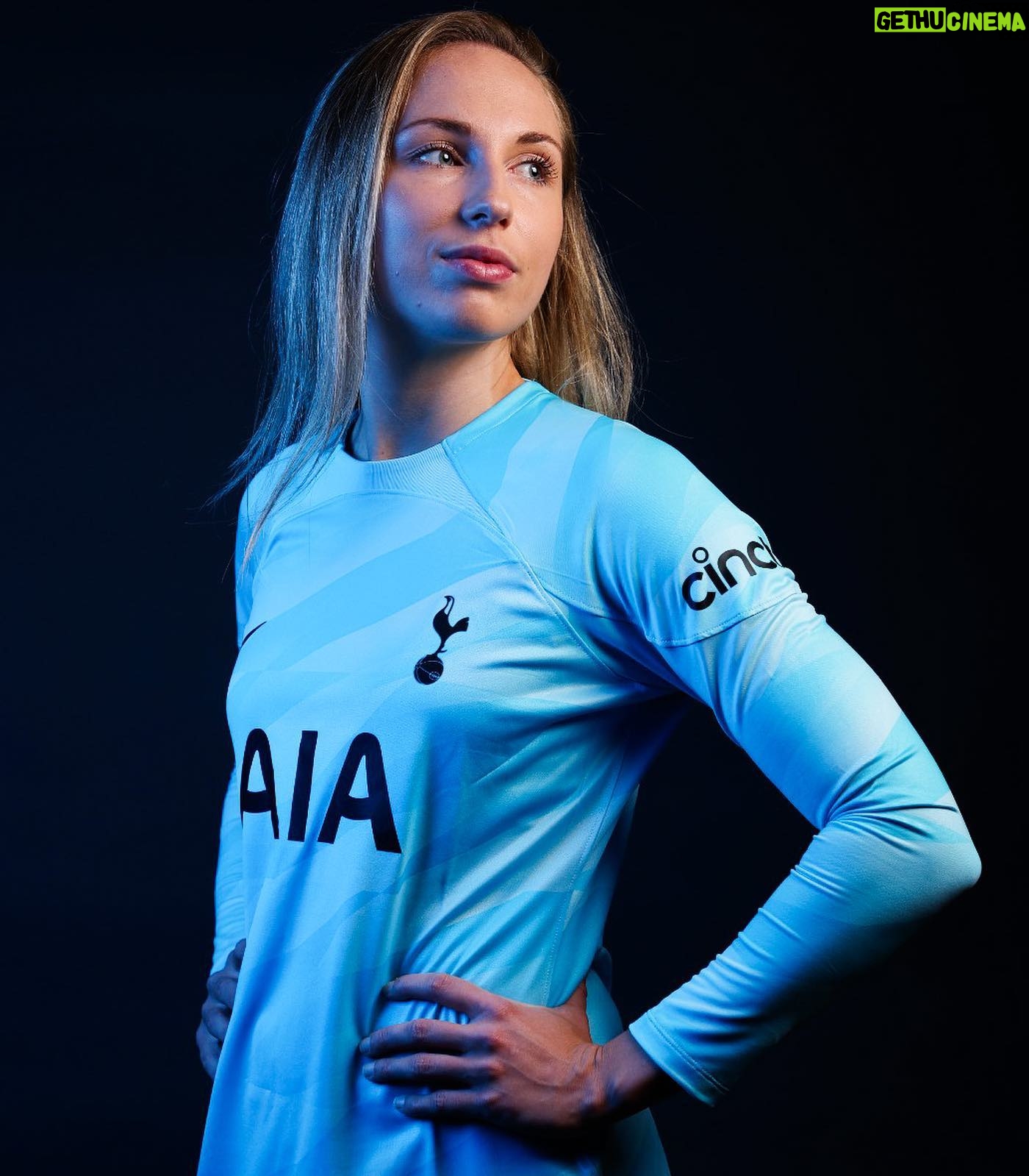 Barbora Votíková - 45.4K Likes - I am so excited to announce, that I’ve signed with Spurs! @spurswomen 💙🤍 #coys