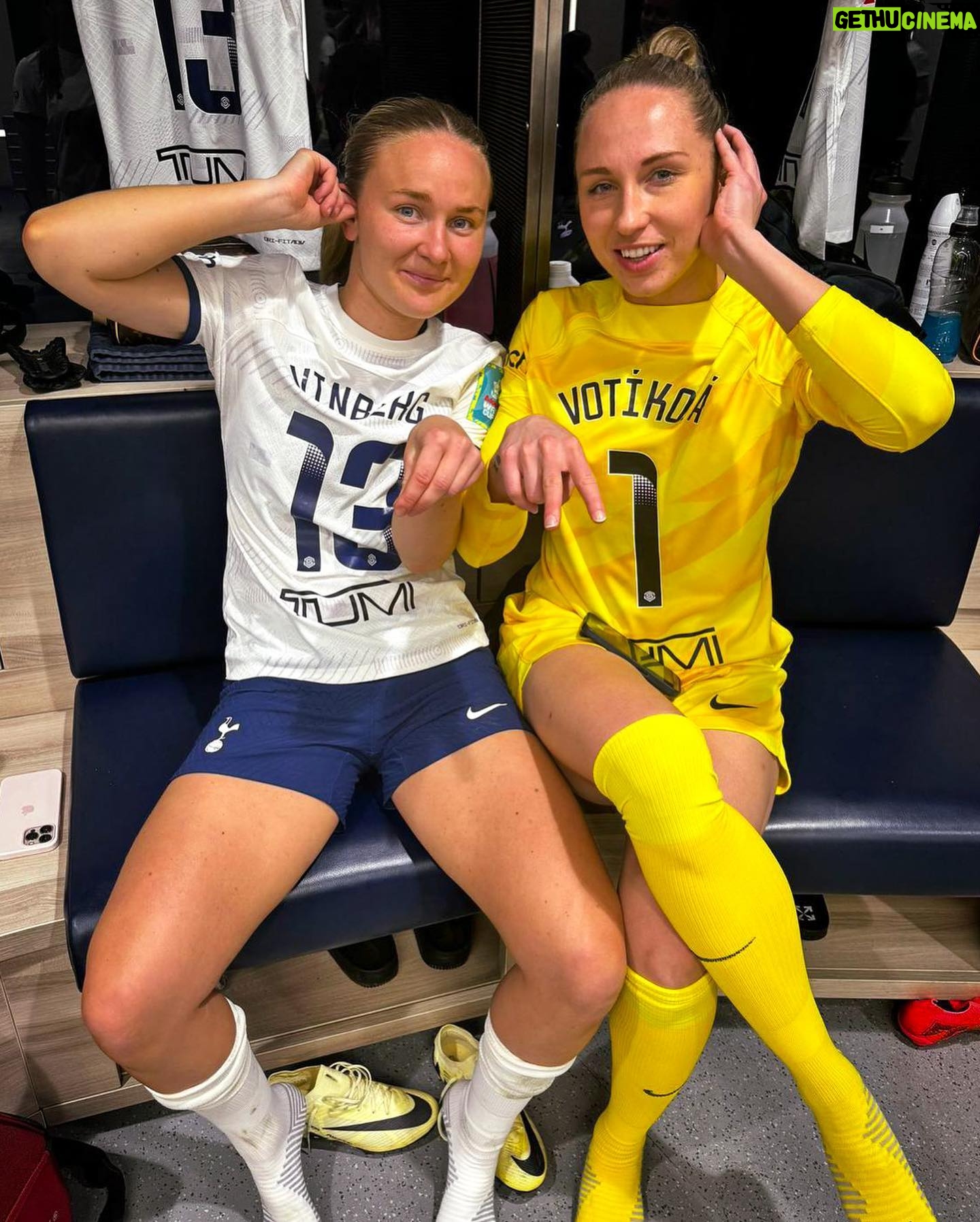 Barbora Votíková - 29K Likes - april football dump 🧤🙋🏼♀️ 🫶🏻