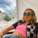 Barbora Votíková Instagram – ,,hraju si na režisérku L wordu a natáčíme scénu v poušti” selfies 😎😅 #bts