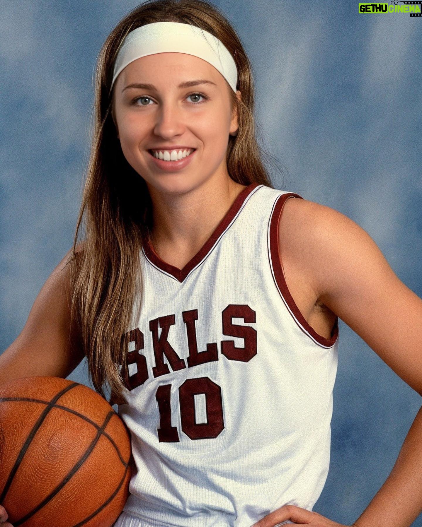 Barbora Votíková - 40.2K Likes - Moji spolužáci netušili, že jsem Hannah Montana. To věděly jen holky z basketu a moje bff Kája #kočkumamdoma