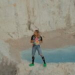 Barbora Votíková Instagram – Milá Lásko, 

doufám, že Tě tenhle dopis najde, ikdyž nevím, kde teď přesně lítáš, ale vím, že jsi tady všude mezi námi a v nás. Někdy víc. Někdy míň.

Někdy míň? Nedivím se, chápu, že to s náma nemáš jednoduchý, ale nevzdávej to s náma.

Chci ti poděkovat, že tu jsi, že díky Tobě můžu milovat. Milovat, co dělam, dělat, co miluju. Milovat a být tady, být tady a milovat to. 

Vždy za Tebe budu bojovat, protože Ty za to stojíš.

Bára 🤍

Let love be your legacy! 

Video vzniklo v rámci kampaně pro novou pride kolekci @adidasoriginals Let love be your legacy by @rich_mnisi Proud to be a part of it and now let’s get the Pride thing going 🌈🤍 #createdwithadidas #love #legacy