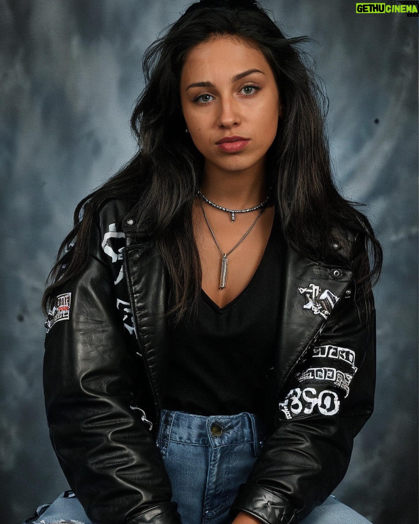 Barbora Votíková - 40.2K Likes - Moji spolužáci netušili, že jsem Hannah Montana. To věděly jen holky z basketu a moje bff Kája #kočkumamdoma