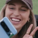 Barbora Votíková Instagram – Google nedávno představil své nové telefony z řady Google Pixel 8 s nejnovějšími AI funkcemi. To, co jsem se poslední rok učila ve PhotoShopu umí tenhle telefon na dvě kliknutí. 😁✌🏼 Najdete ho na Google Store a u oficiálních prodejců O2, Alza a Datart.

(A golf nám vůbec nešel). 

#spoluprace #giftfromgoogle @googlepixel