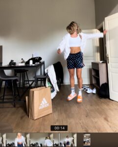 Barbora Votíková Instagram - I’m random and so is this dump 😸 1. Proud mama of @galactico_club 2. Při mých tréninkách nebyl prošlápnut ani jeden mamky květináč🙏🏻 židle ale rozvrzaná a taťka lehce kyselej 😁3. Dej to na fish eye - to bude cool 4. 💋5. 🤜🏼🤛🏼🤍🤍 6. espresso tonic season 7. reunited po 2 letech 🧤 8. vloguju 9. felt delete might cute later 10. good news happy dance⌛️