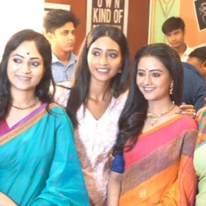 Basabdatta Chatterjee Instagram - মনের খুব কাছের একটা কাজ - 'কার কাছে কই মনের কথা' l শুটিংয়ের শেষ দিনটাতে মনে পরে যাচ্ছিল সব মুহূর্তগুলো যেগুলো মনে ক্যামেরাবন্দী করে রেখে দিয়েছি। ধন্যবাদ সবাইকে প্রচুর ভালবাসার দেওয়ার জন্যে 🙏♥️

#karkachhekoimonerkatha #zeebangla #lastepisode #memories #thankyou #loveyouall