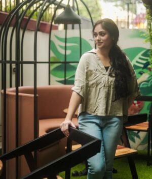 Basabdatta Chatterjee Instagram - Flaunting my self love glow. ✨❤️

📸- @myself_suvam
🧚🏼- @moodswings_styles
🔗- @rudrakshprnads 

#photo #photoshoot #photooftheday #shootday #loveyourself #selflove #tuesdaymood #shootmode #instastyle #instapost #instadaily #instagram